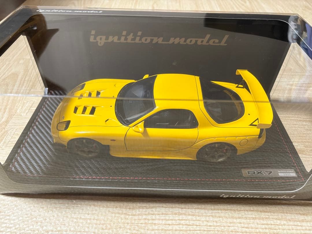 Mazda RX-7 イエロー 1/18 スケール　ignition model